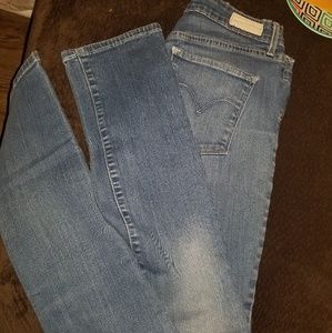 Women Levis Jeans